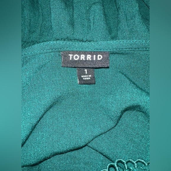 Torrid Green Blouse Size 1 Plus V Neck Short Slevee Rayon Top - Picture 4 of 6